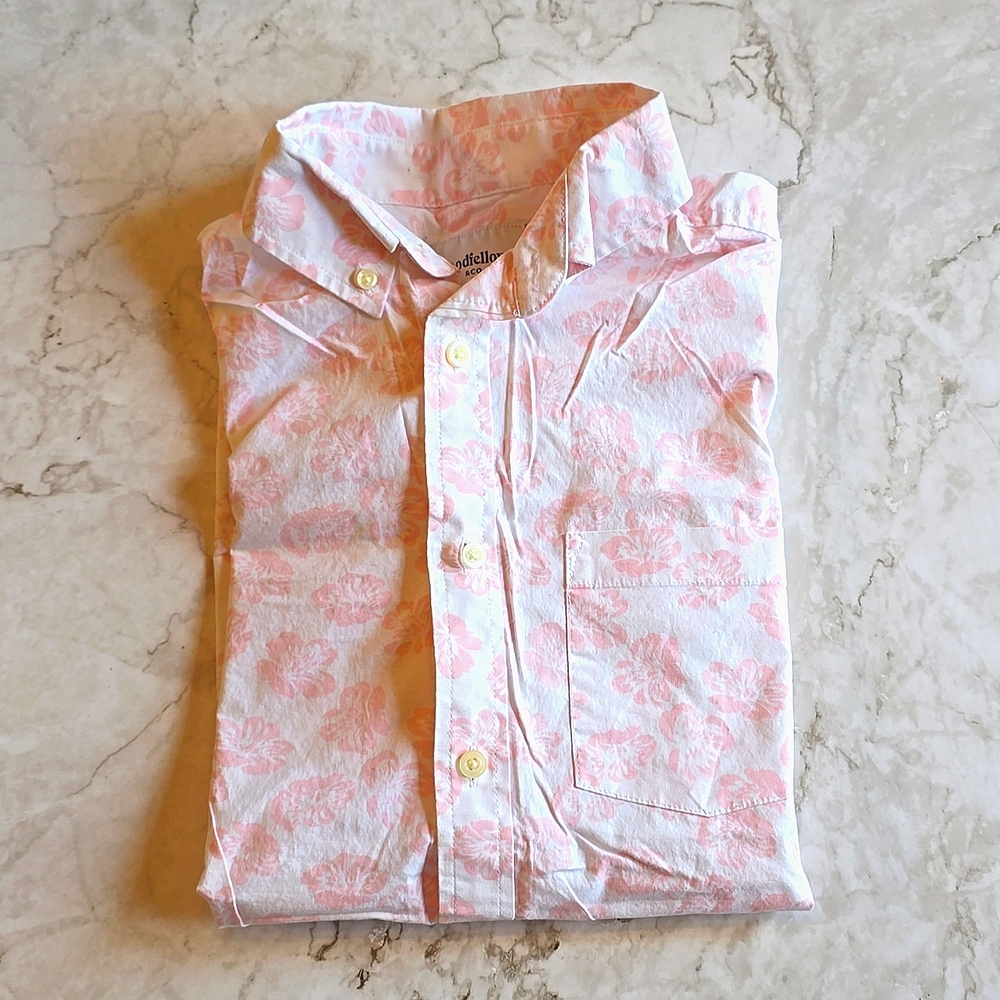 Men's small Goodfellow short sleeve button up pink on pink